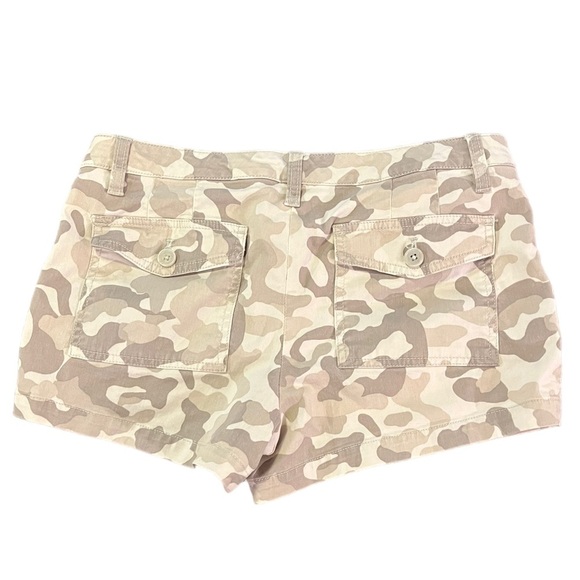 Victoria’s Secret Camo Shorts | Women's 8 - Picture 5 of 8